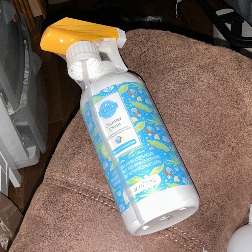 Ocean Air & Coconut 🥥 Water 💦 Scentsy Counter Clean Spray (New)